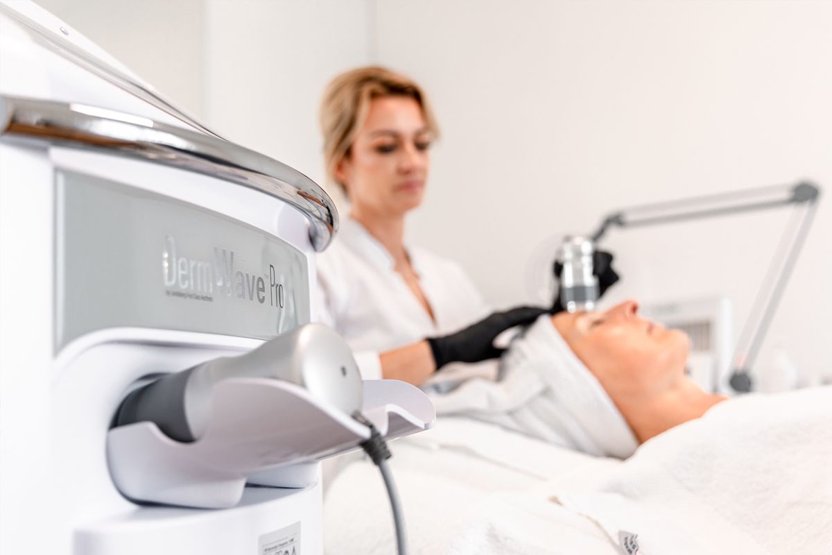Beliebteste Behandlung bei dermabalance: Warum DermWavePro so überzeugt!